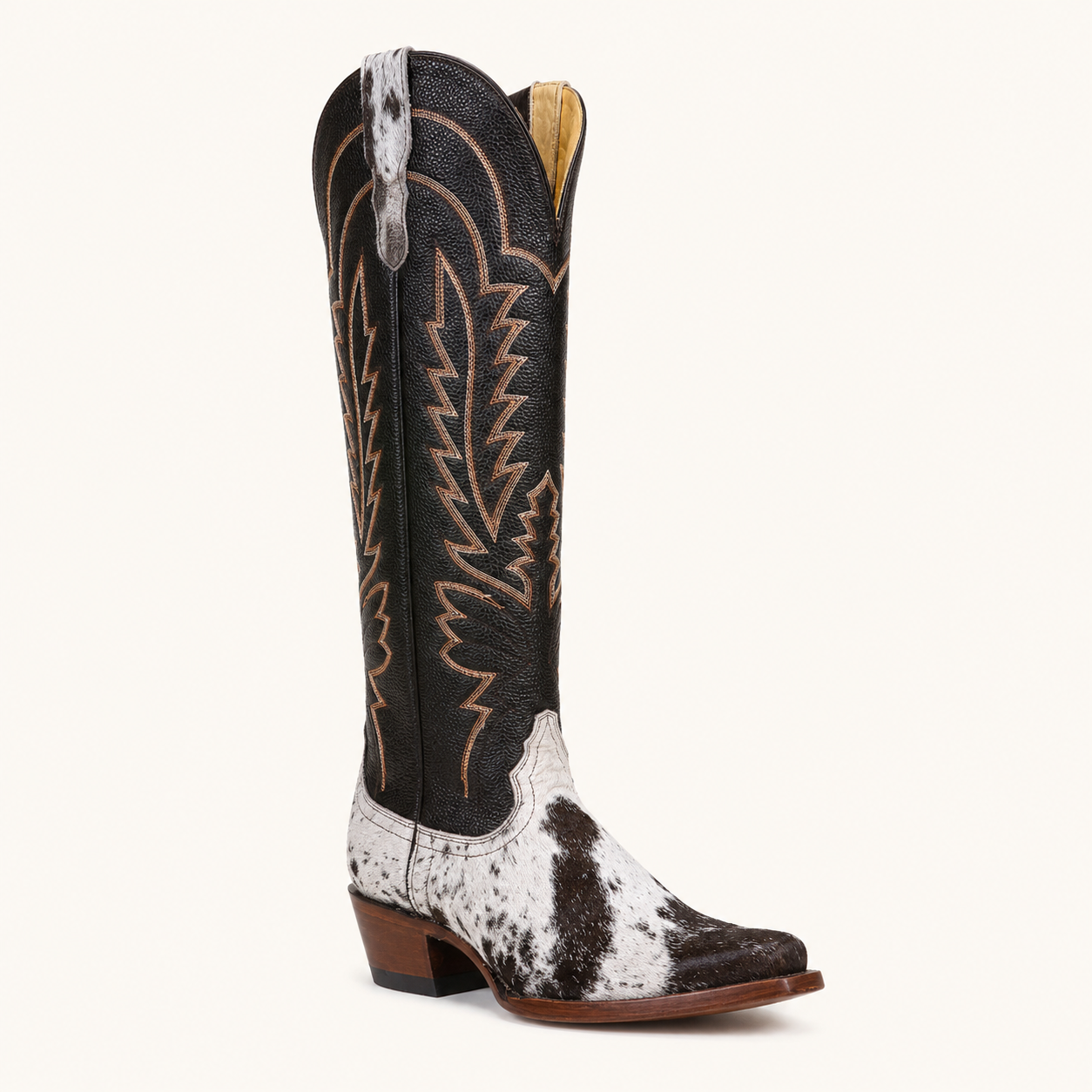 Cowhide Boot with Spikes Embroidery — Cruzalta