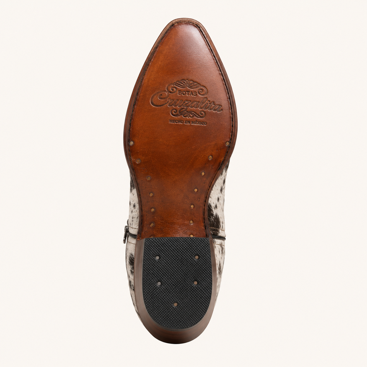 Cowhide Boot with Spikes Embroidery — Cruzalta