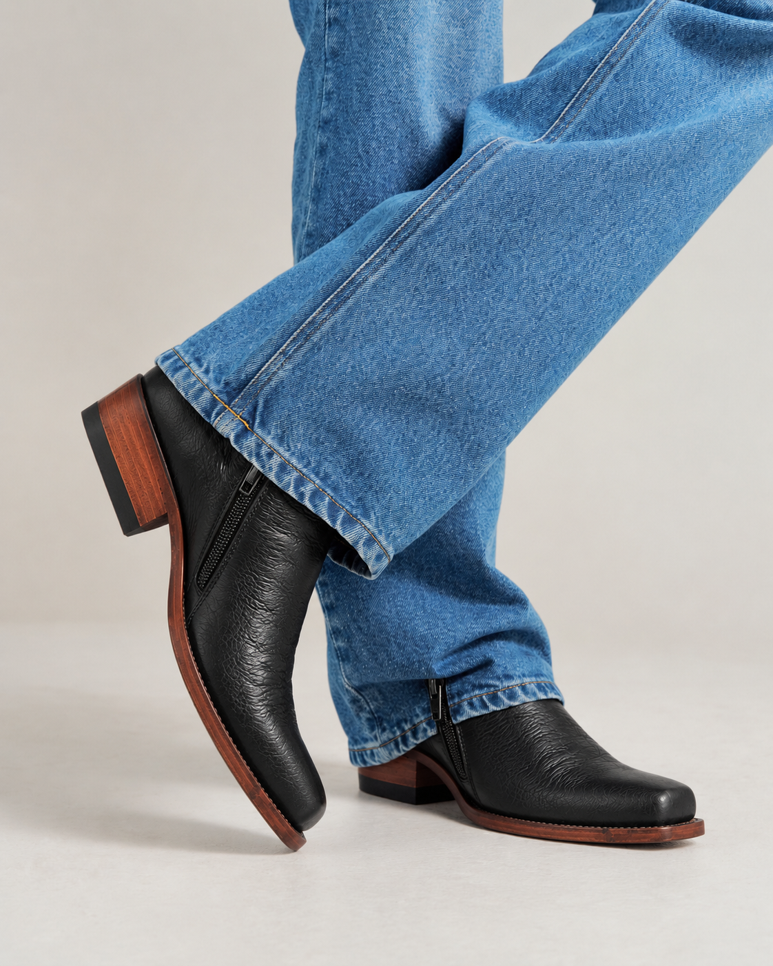 El Elegante in Black Deerskin